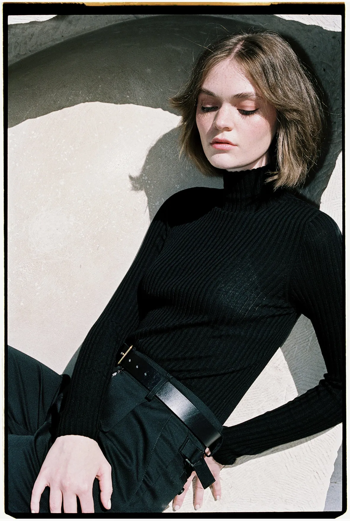 Essence Fine Turtle Neck - Black